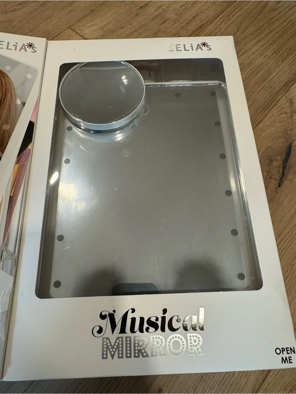 NEW IN BOX. dELiA*s Bluetooth Musical LED Vanity Mirror - White